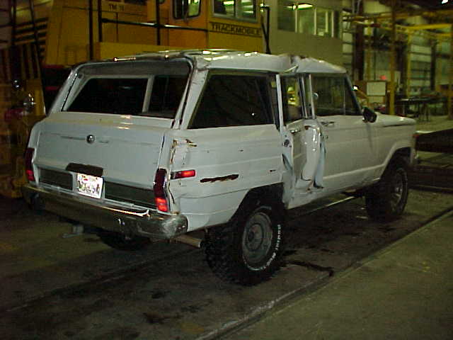 Passenger_Rear_Corner.jpg (32439 bytes)